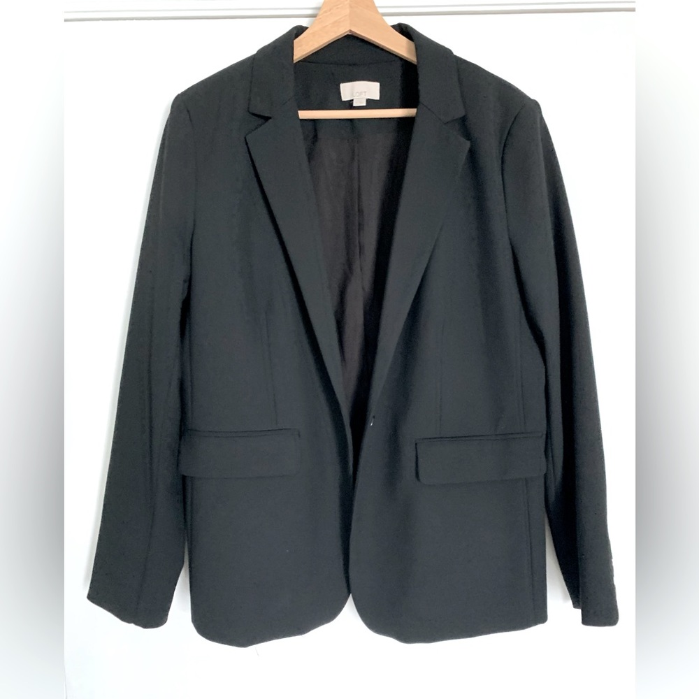 Ann Taylor LOFT Black Blazer in size 14